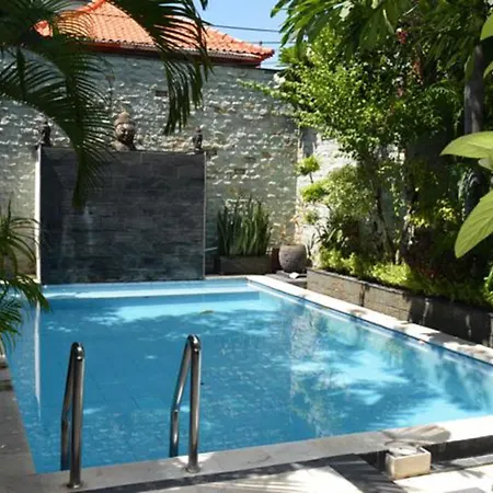 Marinos Place