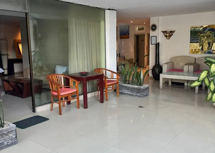 Marinos Place