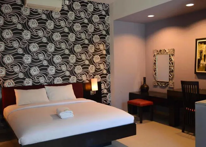 Marinos Place Aparthotel 3*