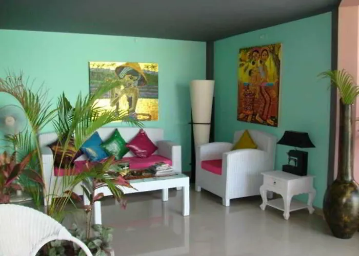 Marinos Place